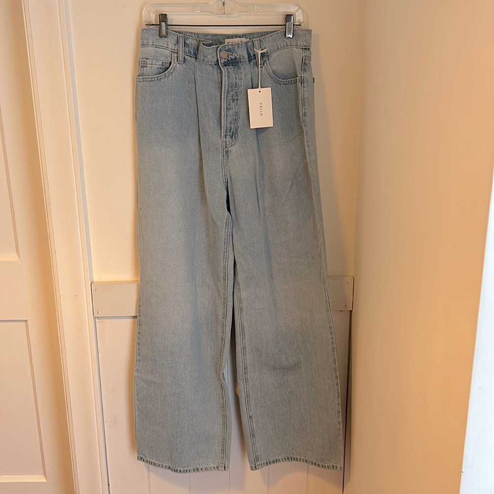 Cello Wide Leg jean with front pleat. Size 07